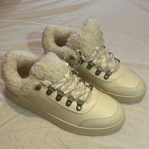 H&M Faux-leather lace-up sneaker’s. - Picture 2 of 4